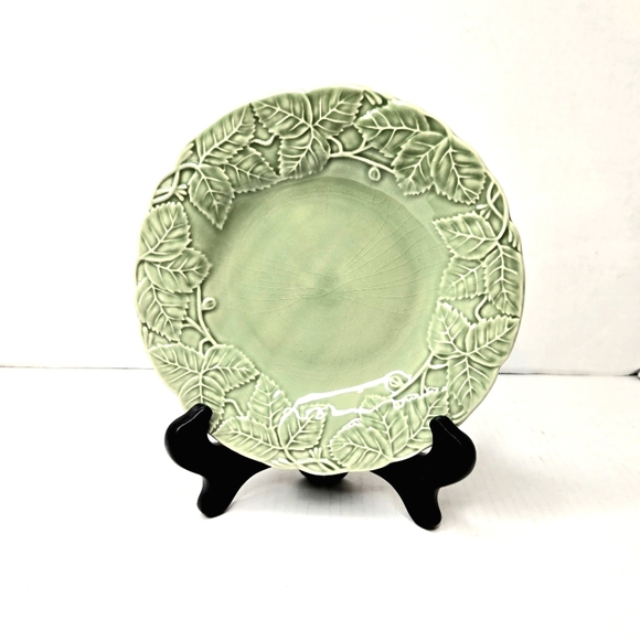 Bordallo Pinheiro Light Green 8" Dish, Strawberry Leaf. - Picture 1 of 14